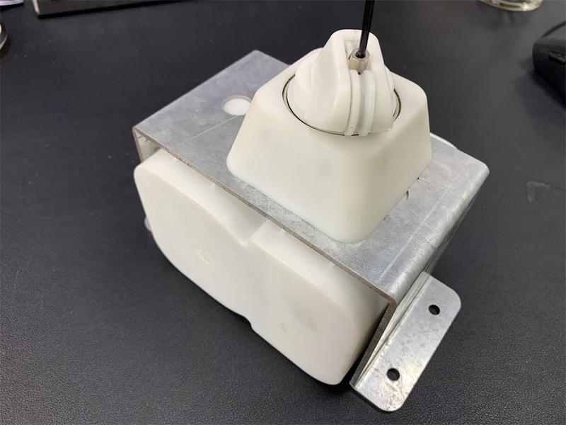 万向转向收线器